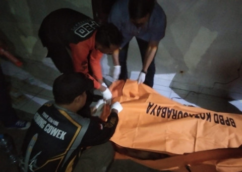 Seorang pria bernama Salamullah (24 tahun) tewas menjadi korban pembacokan di kawasan Kedinding, Kecamatan Kenjeran, Surabaya, pada Senin (20/5). Foto: Dok. Istimewa