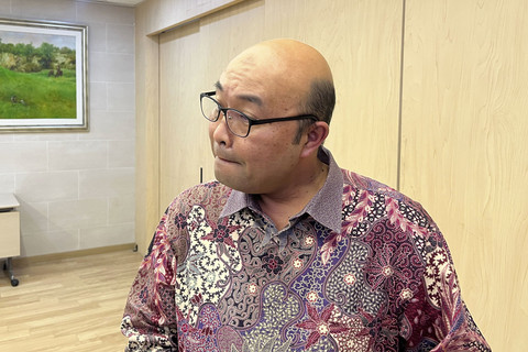 Koordinator Fungsi Protokol dan Konsuler KBRI Seoul, Teuku Zulkaryadi, saat ditemui di Kantor KBRI Seoul, Selasa (20/5/2025). Foto: Tiara Hasna/kumparan