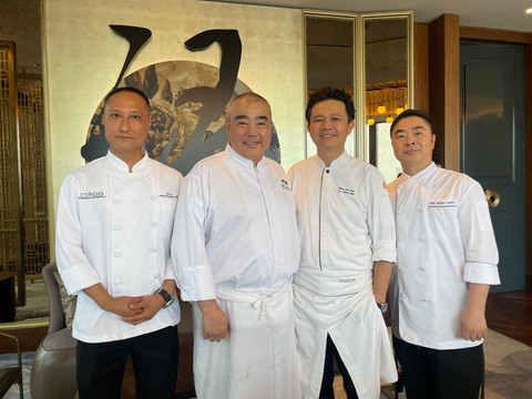 Chef Chong Kooi Sam dan Chef Tsang Chiu King di T'Ang Court, The Langham Jakarta. Foto: Salsha Okta Fairuz/kumparan