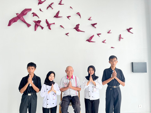 Staf Difabel di Fave Hotel Pamanukan. Foto: Dok. Archipelago International