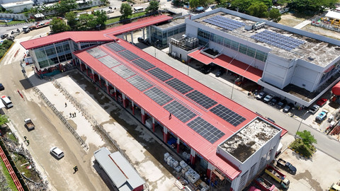 PLTS yang diresmikan PT Kilang Pertamina Internasional (KPI) dan PT Pertamina New & Renewable Energy (NRE) di Workshop Gedung New HSSE KPI Kilang Balikpapan, Senin (19/5). Foto: Dok. Pertamina