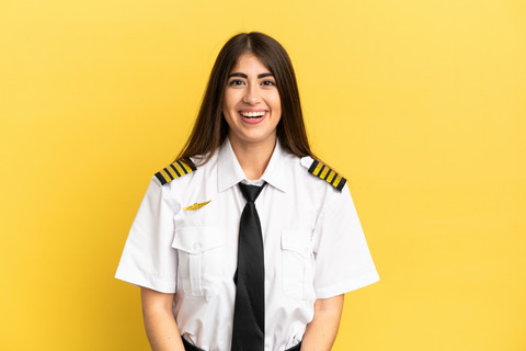 Ilustrasi pilot perempuan. Foto: Shutterstock