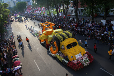 Pawai bunga sebagai salah satu event yang digelar Pemkot Surabaya dalam menyambut hari jadi ke-732. Foto: Dok. Istimewa