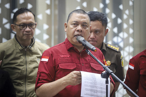 Kapuspenkum Kejaksaan Agung Harli Siregar dan Direktur Penyidikan Jampidsus Kejagung Abdul Qohar memberikan keterangan pers terkait kasus korupsi di PT Sritex di Kejaksaan Agung RI, Jakarta, Rabu (21/5/2025). Foto: Iqbal Firdaus/kumparan