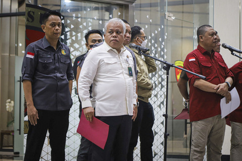 Kapuspenkum Kejaksaan Agung Harli Siregar (kemeja putih) memberikan keterangan pers terkait kasus korupsi di PT Sritex di Kejaksaan Agung RI, Jakarta, Rabu (21/5/2025). Foto: Iqbal Firdaus/kumparan