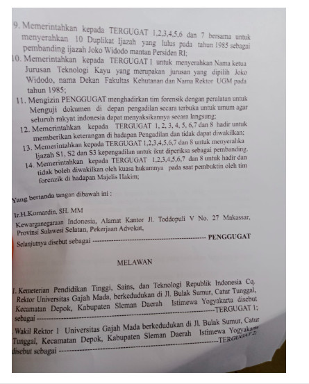 Gugatan Komardin di PN Sleman kepada Rektor UGM dkk terkait ijazah Jokowi pada sidang perdana 22 Mei 2025. Foto: Arfiansyah Panji Purnandaru/kumparan