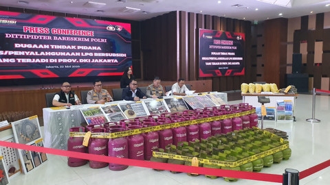 Pers rilis kasus pengoplosan tabung gas elpiji di Bareskrim Polri. Foto: Rachmadi Rasyad/kumparan