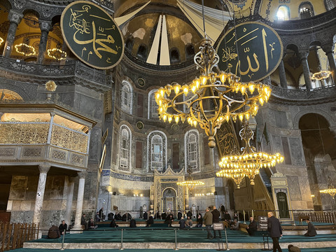 Gambar bunda maria yang ditutupi kain putih yang ada di Masjid Hagia Sophia. Foto: Ela Nurlaela/kumparan