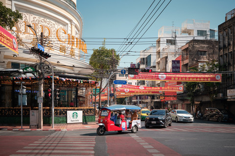 Tuk-Tuk kendaraan tradisional di Thailand. Foto: Francesco Cantone/Shutterstock