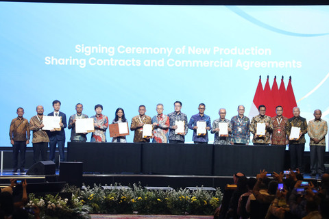Pertamina Hulu Energi, Petronas, dan SK Earthon menandatangani kontrak Production Sharing Contract (PSC) di Wilayah Kerja Binaiya pada The 49th IPA Convention & Exhibition di ICE BSD, Tangerang, Rabu (21/5/2025). Foto: Dok. Pertamina