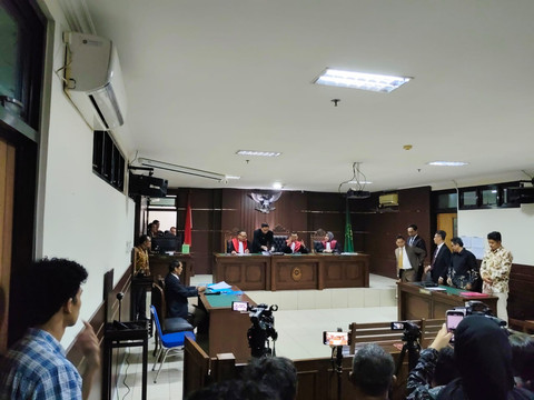 Suasana sidang perdana gugatan perdata soal ijazah Jokowi dengan tergugat Rektor UGM hingga dosen pembimbing Jokowi di Pengadilan Negeri Sleman, Kamis (22/5). Foto: Arfiansyah Panji Purnandaru/kumparan