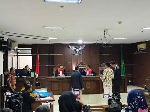 Suasana sidang perdana gugatan perdata soal ijazah Jokowi dengan tergugat Rektor UGM hingga dosen pembimbing Jokowi di Pengadilan Negeri Sleman, Kamis (22/5). Foto: Arfiansyah Panji Purnandaru/kumparan