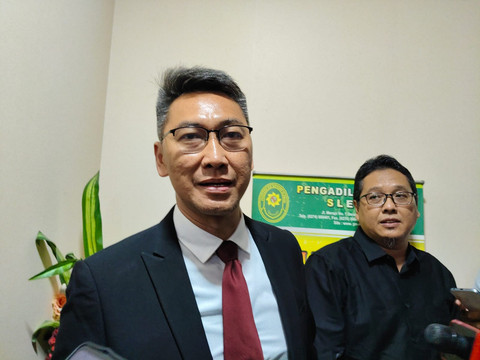 Ariyanto kuasa hukum Rektor UGM hingga Dekan Fakultas Kehutanan UGM dan Zahru Arqom kuasa hukum dosen pembimbing Jokowi, Kasmudjo, di PN Sleman, Kamis (22/5). Foto: Arfiansyah Panji/kumparan