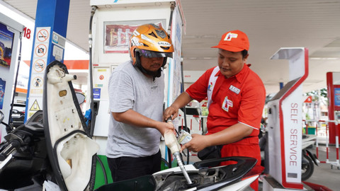 SPBU COCO Plaju terapkan layanan self service yang akan didampingi oleh para operator/Anyelir. 