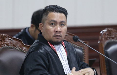 Febriyan Potale selaku kuasa hukum Pemohon pada sidang Pemeriksaan Pendahuluan Perkara Nomor 55/PHPU.BUP-XXIII/2025 Perselisihan Hasil Pemilihan Umum Bupati Kabupaten Gorontalo Utara, pada Selasa (1/14) di Ruang Sidang Panel 3 MK. Foto: Humas/Bayu/MK