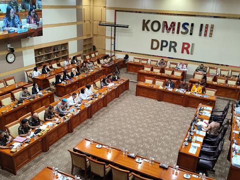 Suasana RDP dan RDPU Komisi III dengan Direktur Tindak Pidana Perdagangan Orang Mabes Polri, Kepala Kejaksaan Tinggi Nusa Tenggara Timur, Kepala Kepolisian Daerah Nusa Tenggara Timur, dan Aliansi Perlindungan Perempuan Dan Anak (Appa) di DPR. Foto: Luthfi Humam/kumparan