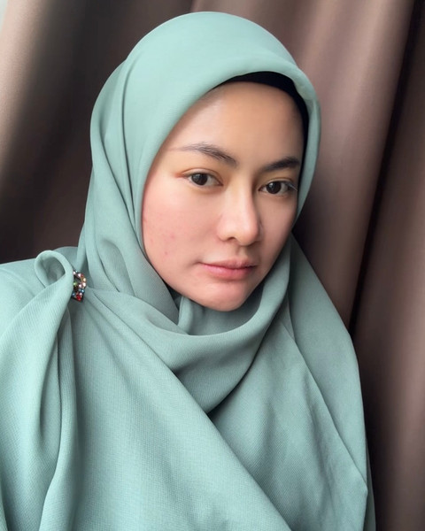 Vitalia Shesya memutuskan berhijab.  Foto: Instagram/@vitaliashesyareal