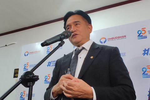 Menko Bidang Hukum, HAM, Imigrasi dan Pemasyarakatan Yusril Ihza Mahendra dalam acara peluncuran laporan tahunan 2024 Ombudsman, di Kantor Ombudsman, Jakarta Selatan, Kamis (22/5/2025). Foto: Alya Zahra/kumparan