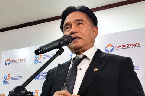 Menko Bidang Hukum, HAM, Imigrasi dan Pemasyarakatan Yusril Ihza Mahendra dalam acara peluncuran laporan tahunan 2024 Ombudsman, di Kantor Ombudsman, Jakarta Selatan, Kamis (22/5/2025). Foto: Alya Zahra/kumparan
