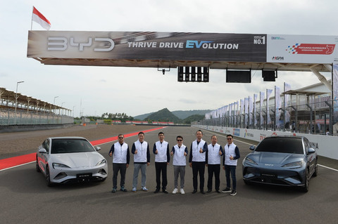 Test drive BYD Seal dan BYD Sealion 7 di Sirkuit Internasional Pertamina Mandalika. Foto: BYD