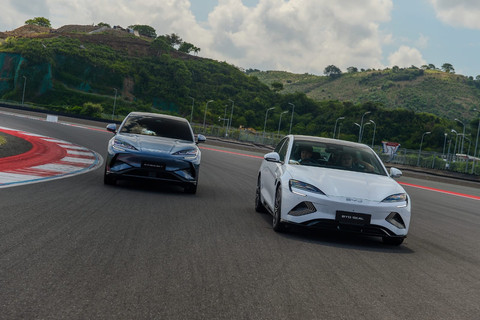 Test drive BYD Seal dan BYD Sealion 7 di Sirkuit Internasional Pertamina Mandalika. Foto: BYD