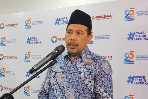 Ketua Ombudsman RI, Mokhammad Najih menjawab pertanyaan wartawan di Kantor Ombudsman, Jakarta Selatan, Kamis (22/5/2025). Foto: Alya Zahra/kumparan 