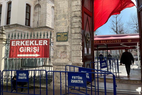 Penampakan dari masjid Hirkai Serif, menjadi salah satu masjid bersejarah yang ada di Istanbul Turki. Foto: Ela Nurlaela/kumparan