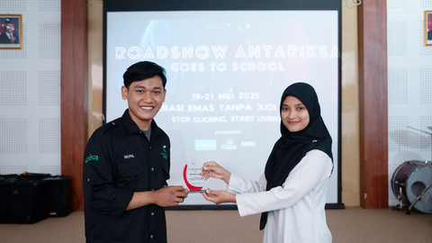 Roadshow 'Antariksa 2025 Goes to School' oleh mahasiswa Ilkom UNISA Yogya, berikan edukasi bahaya judol kepada pelajar-pelajar DIY. Foto: Dok. UNISA Yogya