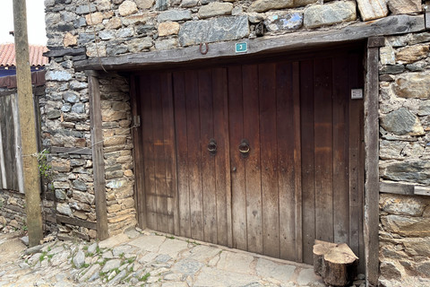 Pintu-pintu warga di Desa Cumalikizik rata-rata lebar seperti ini. Foto: Ela Nurlaela/kumparan