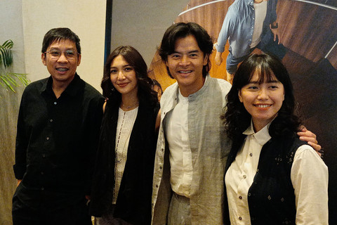 Konferensi pers peluncuran trailer dan poster film Sore Istri dari Masa Depan di Kawasan Kuningan, Jakarta Selatan. Foto: Aprilandika Pratama/kumparan