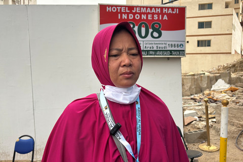 Pasangan jemaah haji Indonesia Ene Ajot Aliasa dan Obay Saputra. Foto: Moh Fajri/kumparan