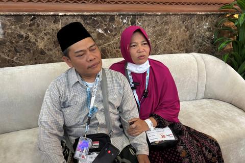 Pasangan jemaah haji Indonesia Ene Ajot Aliasa dan Obay Saputra. Foto: Moh Fajri/kumparan