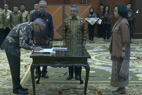 Menteri Keuangan Sri Mulyani menyampaikan paparan saat pelantikan pejabat eselon 1 Kementerian Keuangan di kementerian Keuangan, Jakarta, Jumat (23/5/2025). Foto: Youtube/  Kemenkeu RI