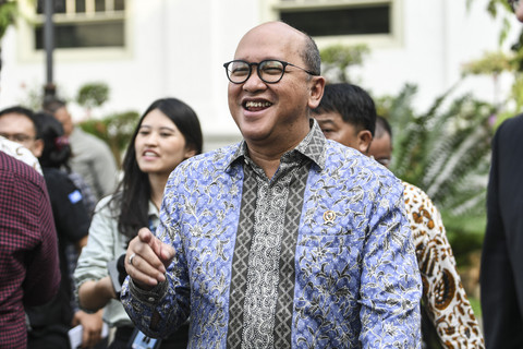 Chief Executive Officer (CEO) Badan Pengelola Investasi Daya Anagata Nusantara (BPI Danantara) Rosan Roeslani berjalan usai bertemu dengan Presiden Prabowo Subianto di kompleks Istana Kepresidenan, Jakarta, Selasa (20/5/2025). Foto: Hafidz Mubarak A/ANTARA FOTO