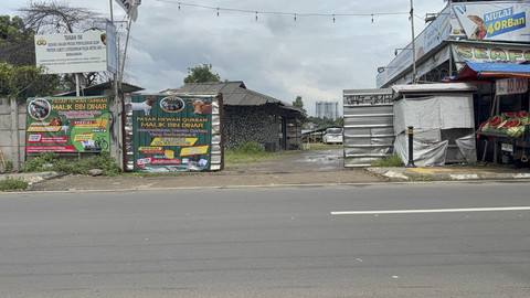 Lahan milik BMKG yang diduga diduduki oleh ormas GRIB di Pondok Betung, Tangerang Selatan, Jumat (23/5/2025). Foto: Abid Raihan/kumparan