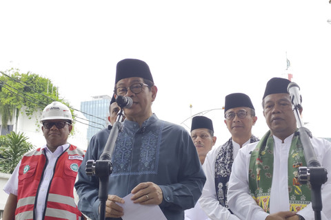 Gubernur DKI Jakarta Pramono Anung usai melakukan peninjauan trotoar di Blok M, Jakarta Selatan, Jumat (23/5/2025). Foto: Alya Zahra/kumparan 