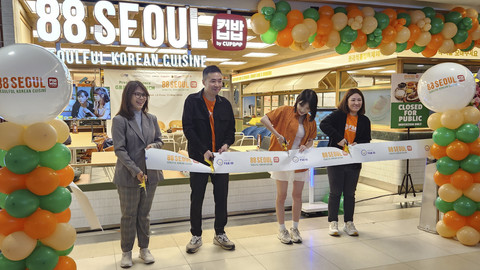Acara peresmian restoran baru 88SEOUL dan aneka makanan Korea yang tersaji di gerai pertama di mal Central Park Jakarta (22/5/25). Foto: Azalia Amadea/kumparan