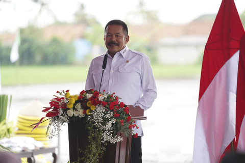 Jaksa Agung ST Burhanuddin meluncurkan program Jaksa Mandiri Pangan di Kabupaten Bekasi, Jawa Barat, Kamis (22/5/2025). Foto: Dok. Kejagung RI