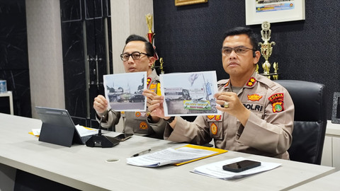 Kabid Humas Polda Metro Jaya, Kombes Ade Ary Syam Indradi, saat menunjukkan lahan yang dilaporkan BMKG, Jumat (23/5/2025). Foto: Rachmadi Rasyad/kumparan