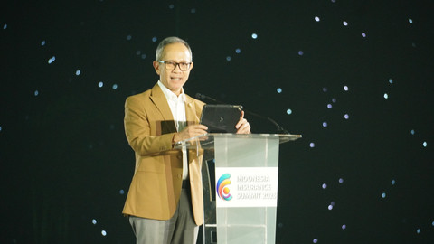 Ketua Dewan Komisioner OJK, Mahendra Siregar saat berpidato pada pembukaan Indonesia Insurance Summit (IIS) 2025 di Bali Nusa Dua Convention Center (BNDCC). Foto: Dok. Istimewa