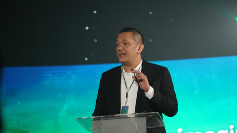 Ketua Umum Dewan Asuransi Indonesia, Yulius Bhayangkara pada pembukaan Indonesia Insurance Summit (IIS) 2025 di Bali Nusa Dua Convention Center (BNDCC). Foto: Dok. Istimewa