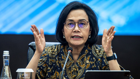 Menteri Keuangan Sri Mulyani memberikan pemaparan pada konferensi pers APBN KiTa di Kantor Kementerian Keuangan, Jakarta, Jumat (23/5/2025). Foto: ANTARA FOTO/Bayu Pratama S