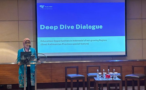 Sekretaris Daerah Provinsi Kaltim, Sri Wahyuni saat memaparkan Program Gratispol pada New South Wales (NSW) International Education Summit 2025 yang digelar di Hotel Grand Hyatt Jakarta, Kamis (22/5/2025). Foto: Dok. Istimewa