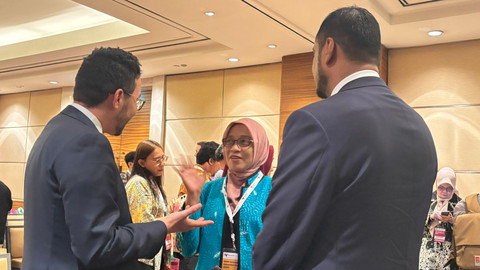 Sekretaris Daerah Provinsi Kaltim, Sri Wahyuni (tengah) bersama perwakian New South Wales, Australia pada New South Wales (NSW) International Education Summit 2025 yang digelar di Hotel Grand Hyatt Jakarta, Kamis (22/5/2025). Foto: Dok. Istimewa