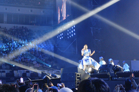 Penyanyi Rossa Gelar Konser Bertajuk Here I Am di Indonesia Arena, Jakarta. Foto: Aprilandika Pratama/kumparan