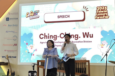 Agro-Industry Development and Recreation Deputy Division Chief, Ching-Ching Wu, memberikan sambutan dalam Taiwan Leisure Farm Fair di Mal Emporium Pluit, Jakarta Utara, Sabtu (24/5/2025). Foto: Alya Zahra/kumparan 