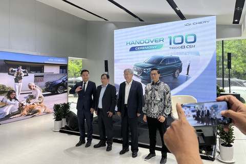 Penyerahan secara simbolis 100 Chery Tiggo 8 CSH ke konsumen. Foto: Fitra Andrianto/kumparan
