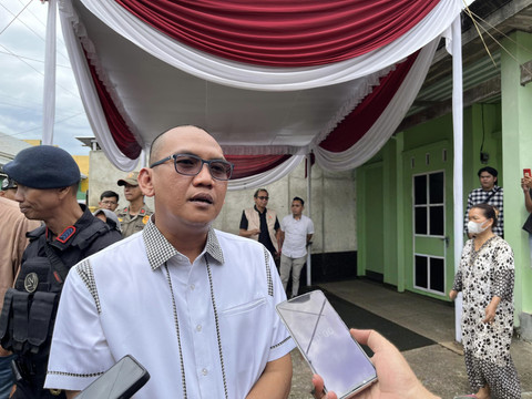 Ketua KPU Pesawaran, Fery Ikhsan saat meninjau pelaksanaan PSU di TPS 002 Desa Bagelen, Kecamatan Gedong Tataan | Foto : Eka Febriani / Lampung Geh