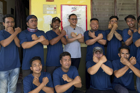 Menteri Pelindungan Pekerja Migran Indonesia (P2MI) Abdul Kadir Karding berkunjung ke perkebunan sawit milik FGV Holding Berhad di Pahang, Malaysia, Jumat (23/5/2025). Foto: Dok. Kementerian P2MI