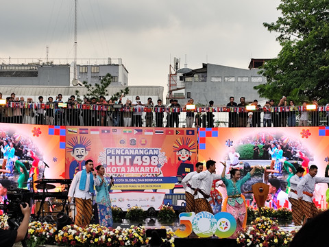 Suasana perayaan Hari Ulang Tahun (HUT) Jakarta ke-498 yang diselenggarakan di kawasan Blok M, Jakarta Selatan, Sabtu (24/5/2025). Foto: Alya Zahra/kumparan 